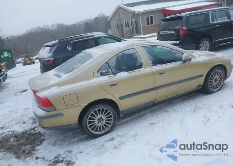 2001 Volvo S60 2.4T z USA, uszkodzony, nr VIN YV1RS58D712019070